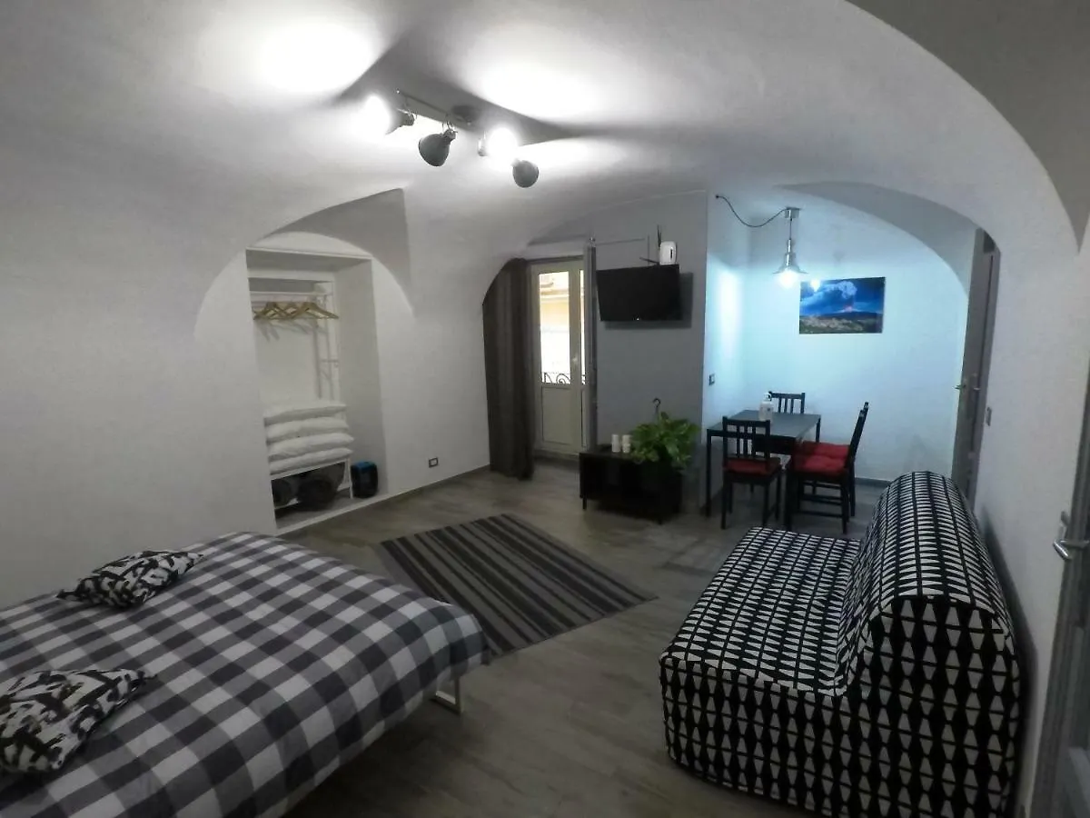 Apartment Ferienwohnung B&W Loft Catania