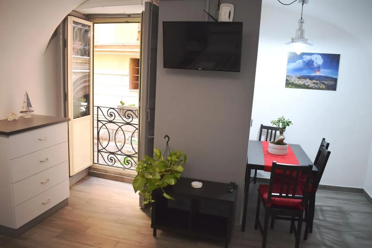 Ferienwohnung B&W Loft Catania Apartment